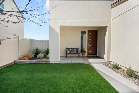 Exterior - 35172 Bergamot Cv, Fallbrook, CA 92028 photo 4 of 19