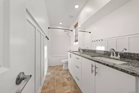 Bath - 35172 Bergamot Cv, Fallbrook, CA 92028 photo 3 of 3