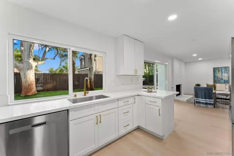 Kitchen - 1215 Armstrong Cir, Escondido, CA 92027 photo 4 of 5