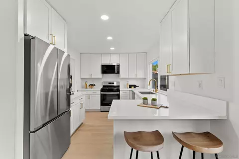 Kitchen - 1215 Armstrong Cir, Escondido, CA 92027 photo 3 of 5