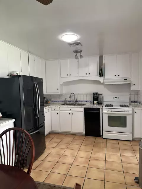 Kitchen - 314 E Washington Ave, El Cajon, CA 92020 photo 2 of 2