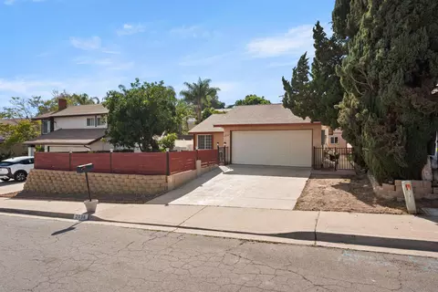 2038 Siegle Dr, Lemon Grove, CA 91945 photo 2