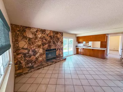 Living - 17649 Rancho De Carole Rd, Ramona, CA 92065 photo 3 of 4