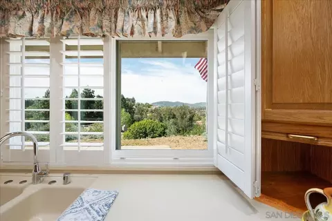 Kitchen - 17526 Saint Andrews, Poway, CA 92064 photo 3 of 7