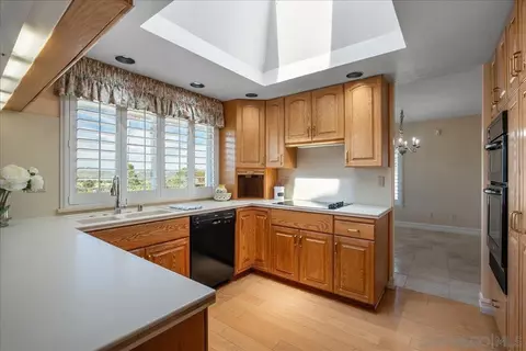 Kitchen - 17526 Saint Andrews, Poway, CA 92064 photo 4 of 7