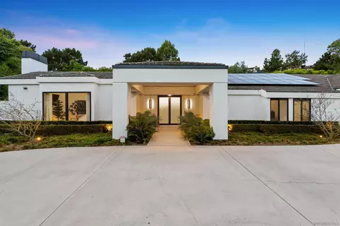 6887 Avenida Andorra, La Jolla, CA 92037