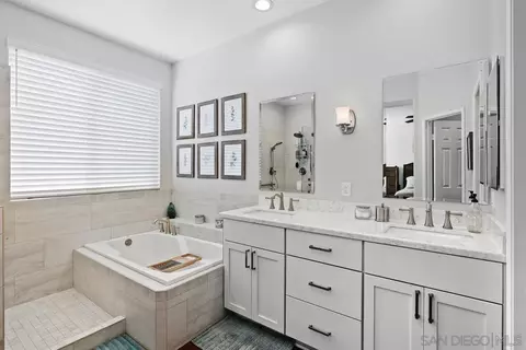 Bath - 9239 Briette Pl, El Cajon, CA 92021 photo 1 of 3