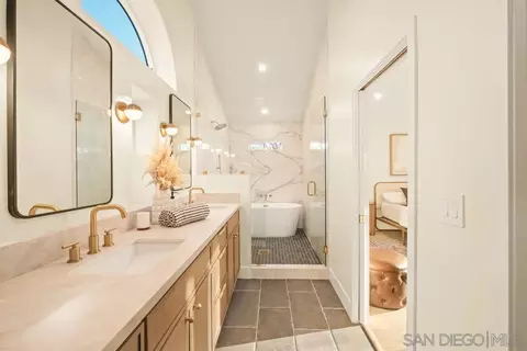 Bath - 526 Saxony, Encinitas, CA 92024 photo 2 of 5