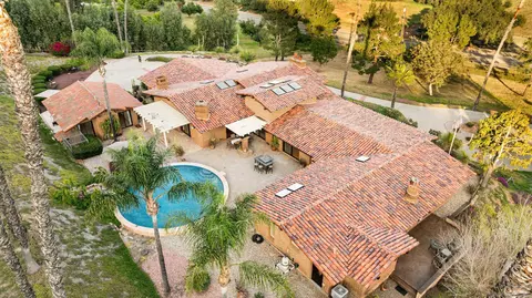 View/Area - 1951 Cloverdale Rd, Escondido, CA 92027 photo 5 of 5