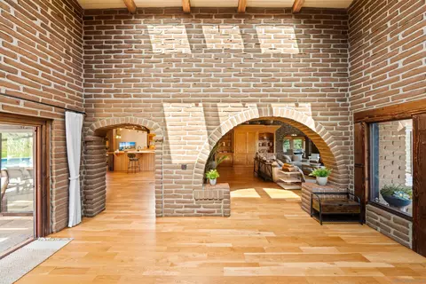Entry Way - 1951 Cloverdale Rd, Escondido, CA 92027 photo 4 of 8