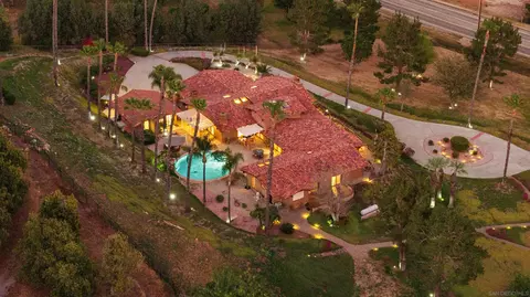View/Area - 1951 Cloverdale Rd, Escondido, CA 92027 photo 1 of 5