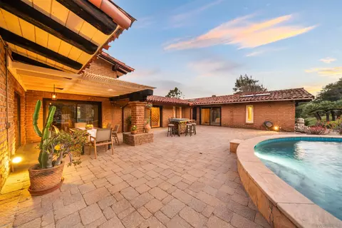 Exterior - 1951 Cloverdale Rd, Escondido, CA 92027 photo 7 of 17