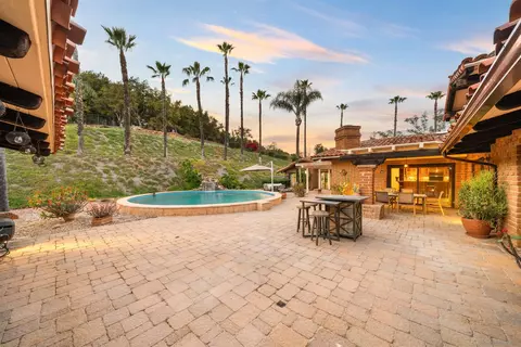 Exterior - 1951 Cloverdale Rd, Escondido, CA 92027 photo 6 of 17