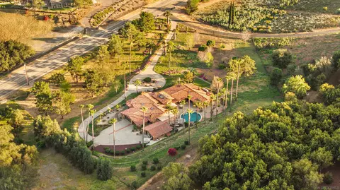 View/Area - 1951 Cloverdale Rd, Escondido, CA 92027 photo 4 of 5