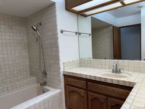 Bath - 1394 Peutz Valley Rd, Alpine, CA 91901 photo 2 of 10