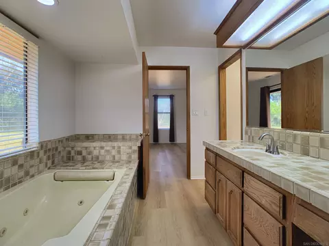 Bath - 1394 Peutz Valley Rd, Alpine, CA 91901 photo 6 of 10