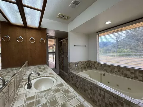 Bath - 1394 Peutz Valley Rd, Alpine, CA 91901 photo 5 of 10