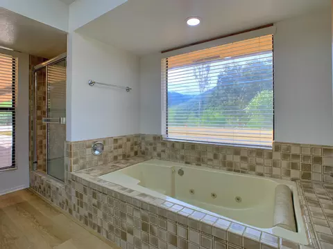 Bath - 1394 Peutz Valley Rd, Alpine, CA 91901 photo 7 of 10