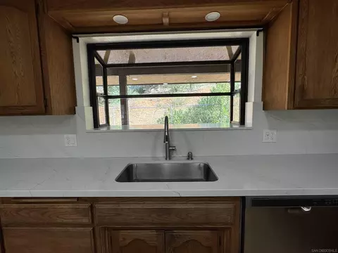 Kitchen - 1394 Peutz Valley Rd, Alpine, CA 91901 photo 3 of 8