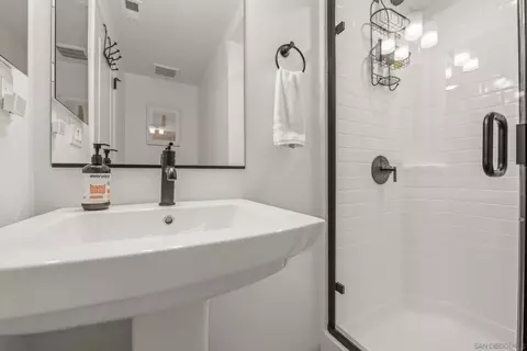 Bath - 433 Jupiter Gln, Escondido, CA 92025 photo 1 of 5