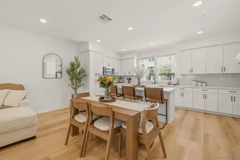 Dining - 433 Jupiter Gln, Escondido, CA 92025 photo 2 of 2