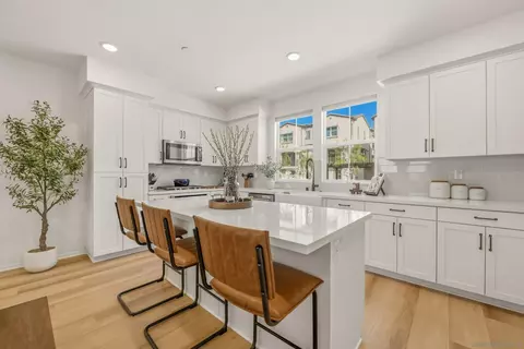 Kitchen - 433 Jupiter Gln, Escondido, CA 92025 photo 2 of 4