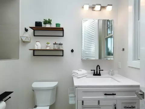 Bath - 120 I Ave, Coronado, CA 92118 photo 4 of 4