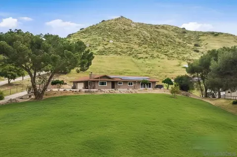 1861 Vista De La Montana, El Cajon, CA 92019