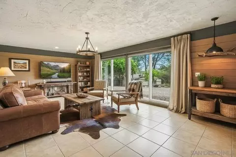 1861 Vista De La Montana, El Cajon, CA 92019