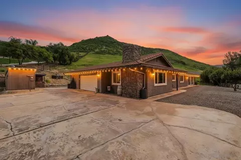1861 Vista De La Montana, El Cajon, CA 92019