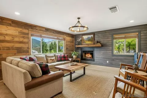 1861 Vista De La Montana, El Cajon, CA 92019