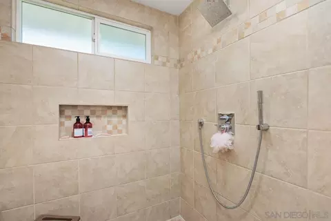 6429 La Vanco Ct, Carlsbad, CA 92009 photo 27