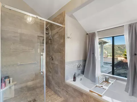 Bath - 475 Summerhill Ter, Alpine, CA 91901 photo 2 of 3