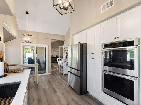 Kitchen - 475 Summerhill Ter, Alpine, CA 91901 photo 2 of 2