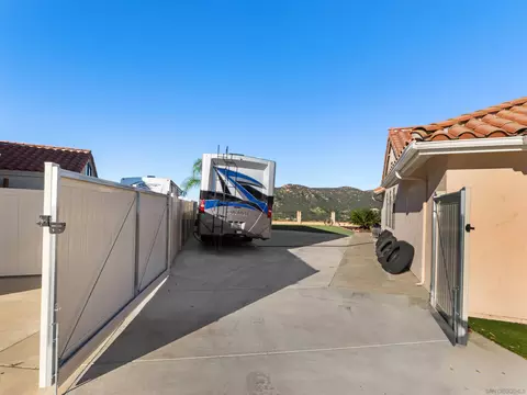 Exterior - 475 Summerhill Ter, Alpine, CA 91901 photo 2 of 3