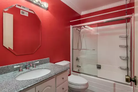 Bath - 2020 Gary Ln, Escondido, CA 92026 photo 3 of 3