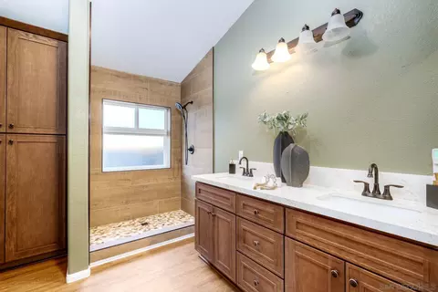 Bath - 15935 Spring Oaks Rd #SPC 34, El Cajon, CA 92021 photo 2 of 4