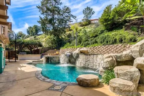 2552 Arnott St, San Diego, CA 92110