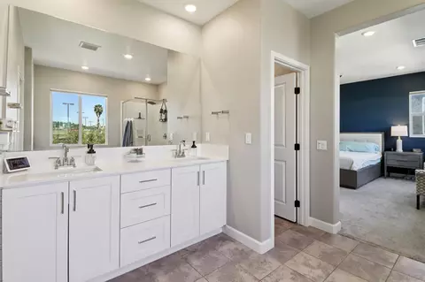 Bath - 10128 Hercules Way, Spring Valley, CA 91977 photo 3 of 6