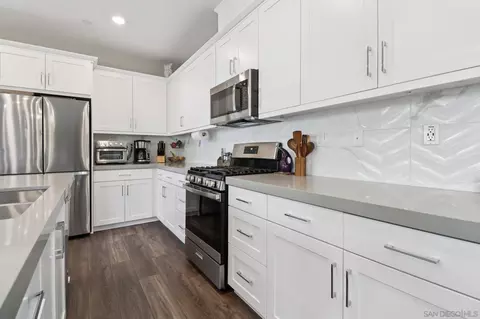 Kitchen - 10128 Hercules Way, Spring Valley, CA 91977 photo 2 of 4