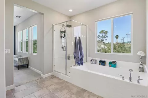 Bath - 10128 Hercules Way, Spring Valley, CA 91977 photo 4 of 6