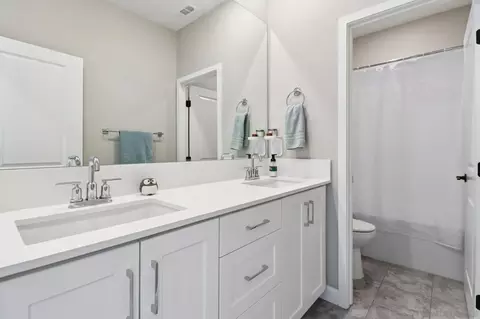 Bath - 10128 Hercules Way, Spring Valley, CA 91977 photo 6 of 6