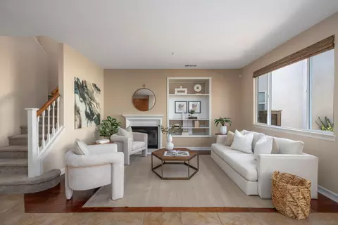 10527 Hollingsworth, San Diego, CA 92127