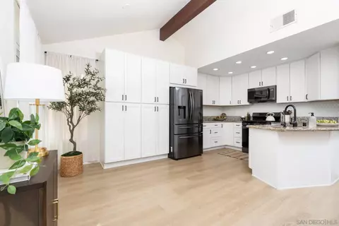 Kitchen - 10354 Settle Rd, Santee, CA 92071 photo 2 of 6