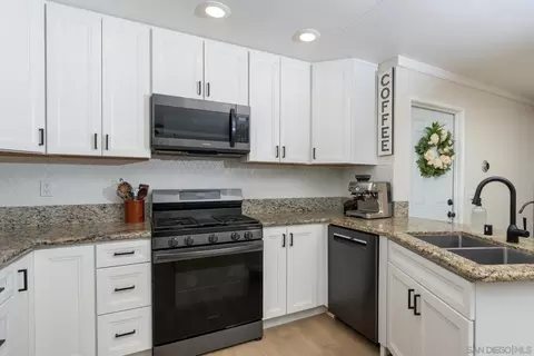 Kitchen - 10354 Settle Rd, Santee, CA 92071 photo 6 of 6