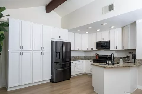 Kitchen - 10354 Settle Rd, Santee, CA 92071 photo 4 of 6