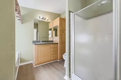 Bath - 27701 Murrieta Rd #SPC 76, Menifee, CA 92586 photo 1 of 2
