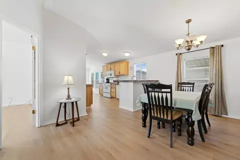Dining - 27701 Murrieta Rd #SPC 76, Menifee, CA 92586 photo 1 of 2