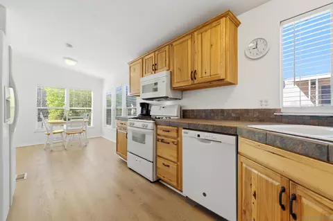 Kitchen - 27701 Murrieta Rd #SPC 76, Menifee, CA 92586 photo 1 of 1