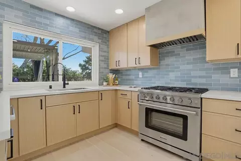 2003 Caminito Circulo Norte, La Jolla, CA 92037 photo 11